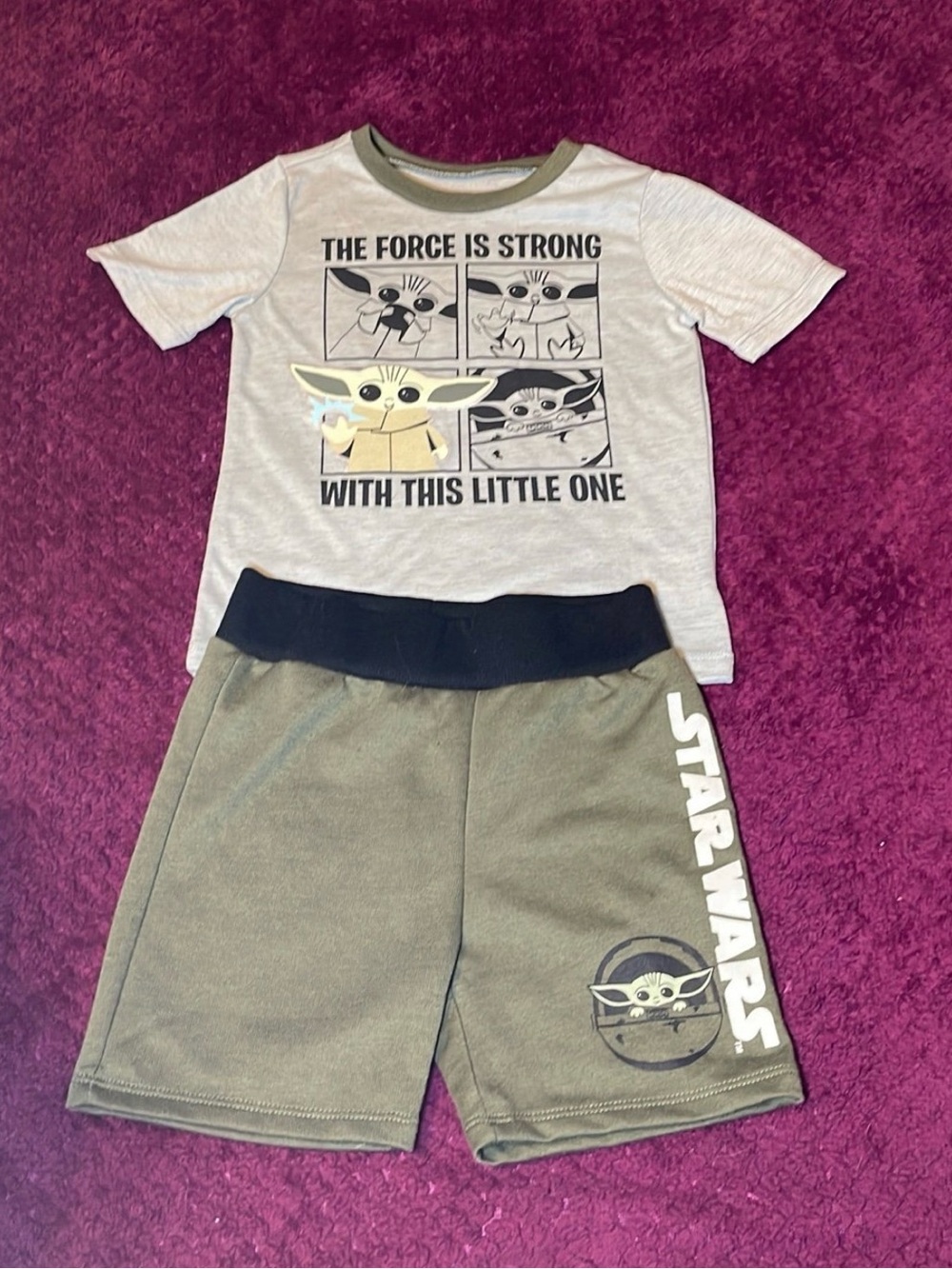 Boys 4t Star Wars baby yoda matching tshirt and shorts outfit.
